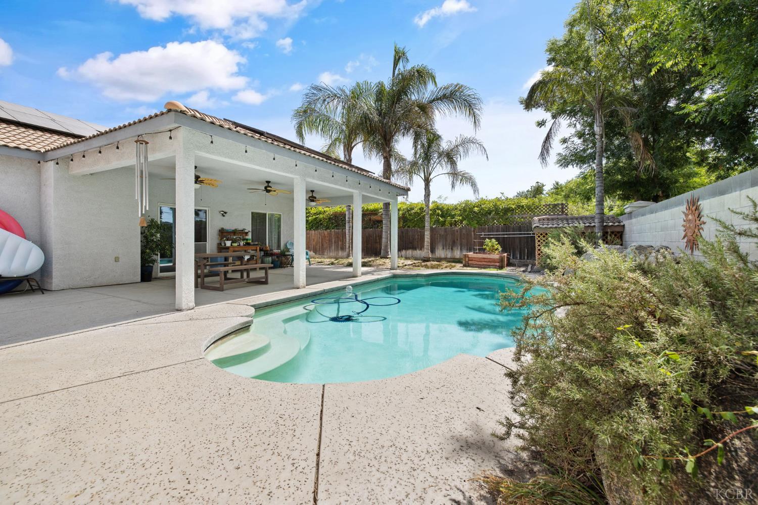 1547 W Claridge Ct, Hanford, CA 93230