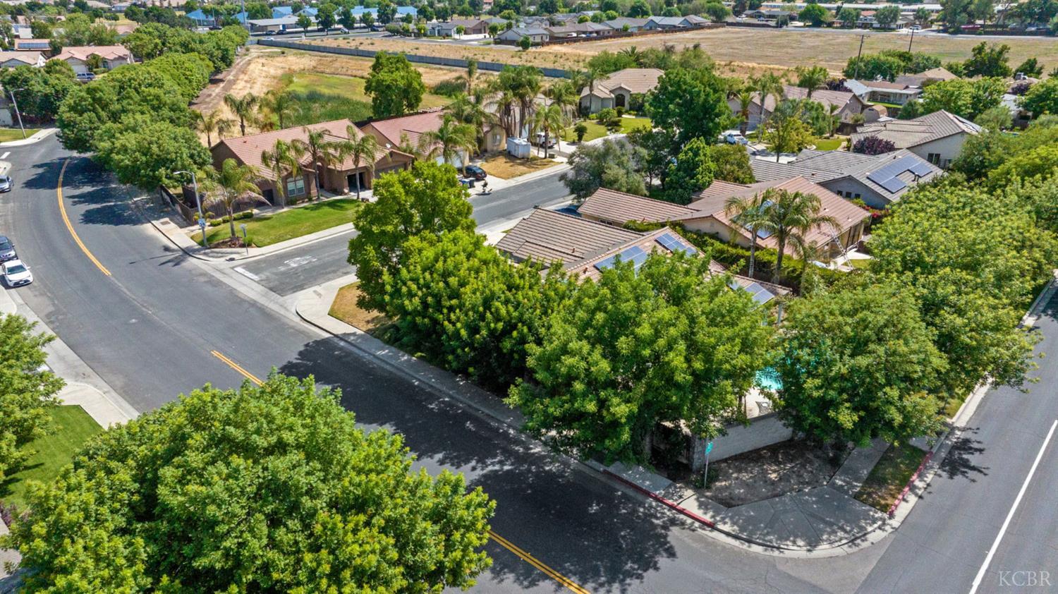 1547 W Claridge Ct, Hanford, CA 93230