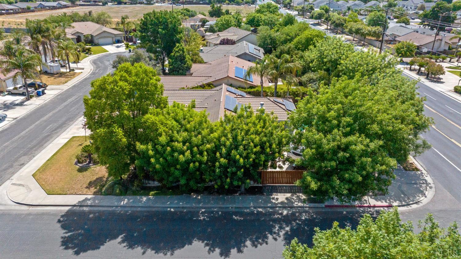 1547 W Claridge Ct, Hanford, CA 93230