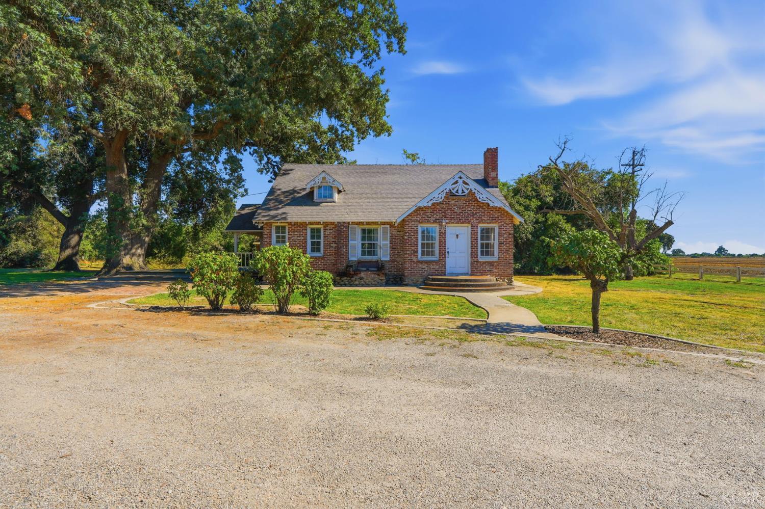 21530 Tiburico Ave, Laton, CA 93242