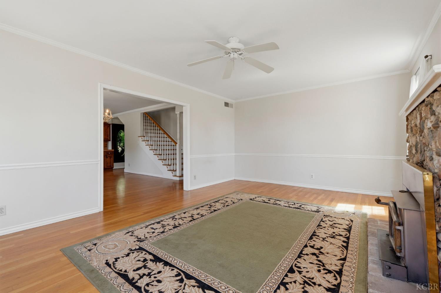 21530 Tiburico Ave, Laton, CA 93242