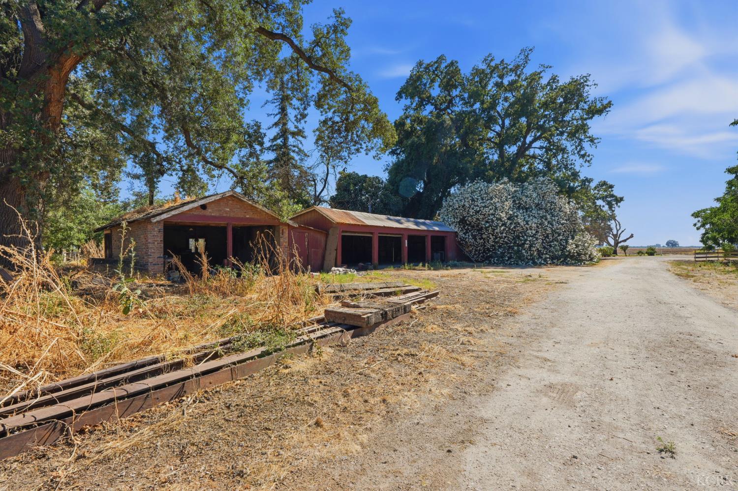 21530 Tiburico Ave, Laton, CA 93242