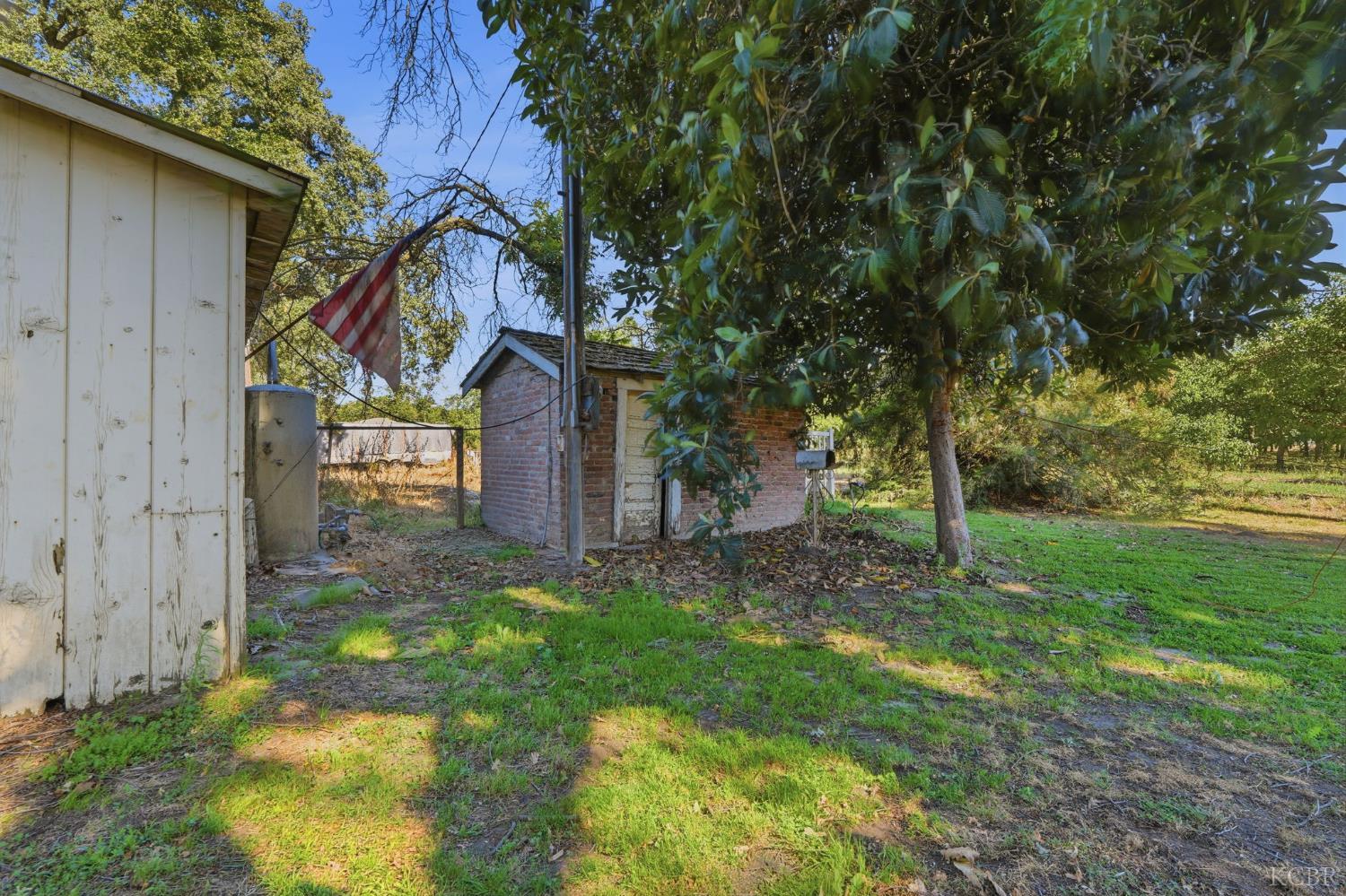 21530 Tiburico Ave, Laton, CA 93242