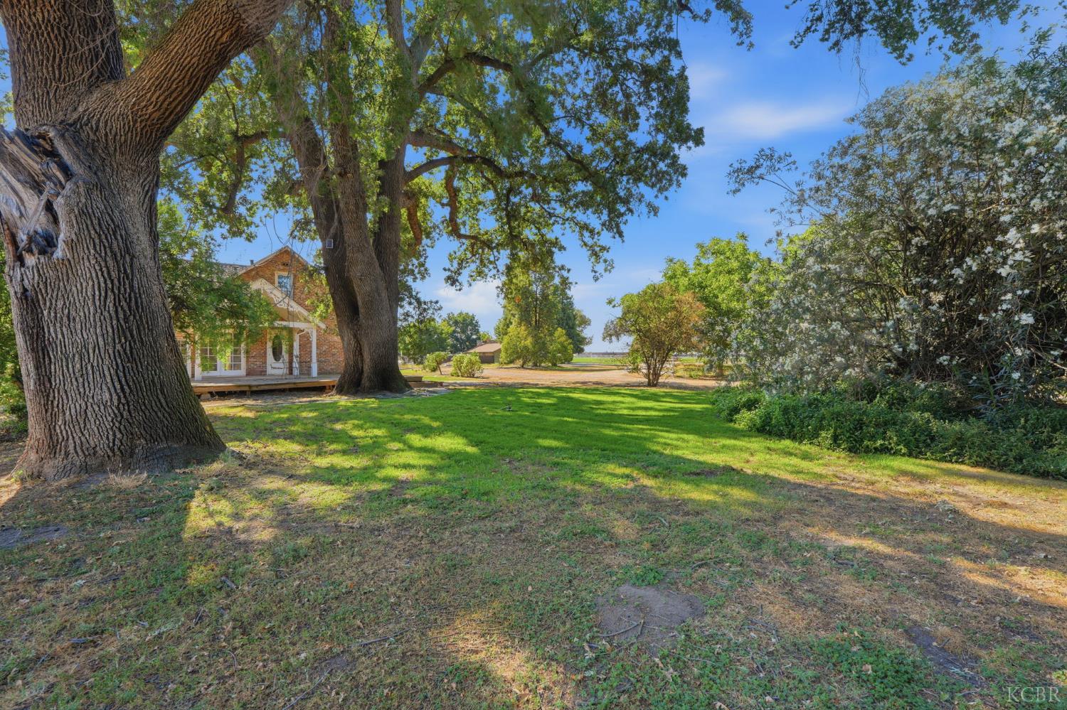 21530 Tiburico Ave, Laton, CA 93242