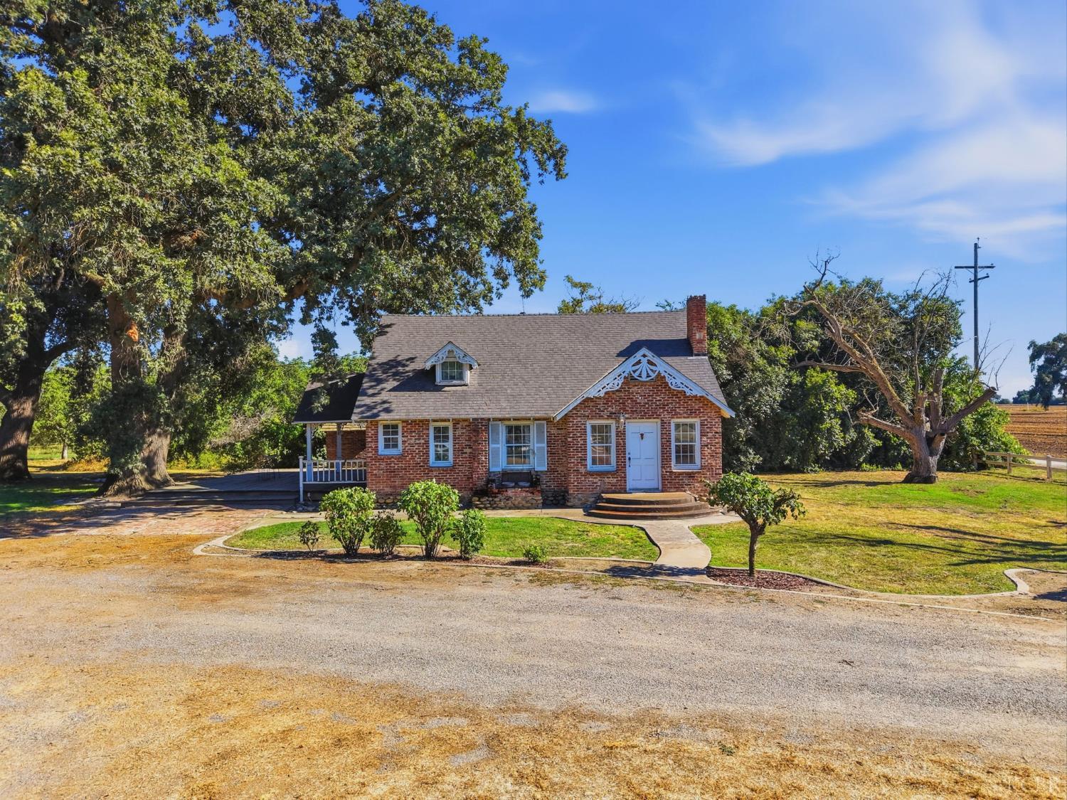 21530 Tiburico Avenue, Laton, CA 93242