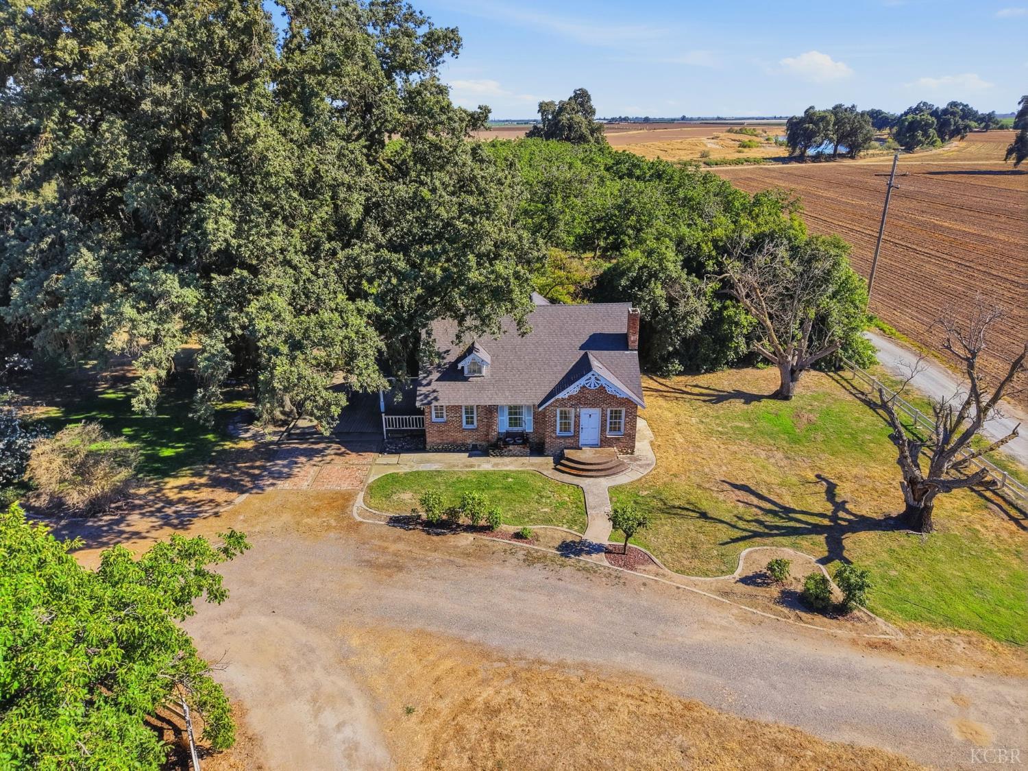 21530 Tiburico Avenue, Laton, CA 93242
