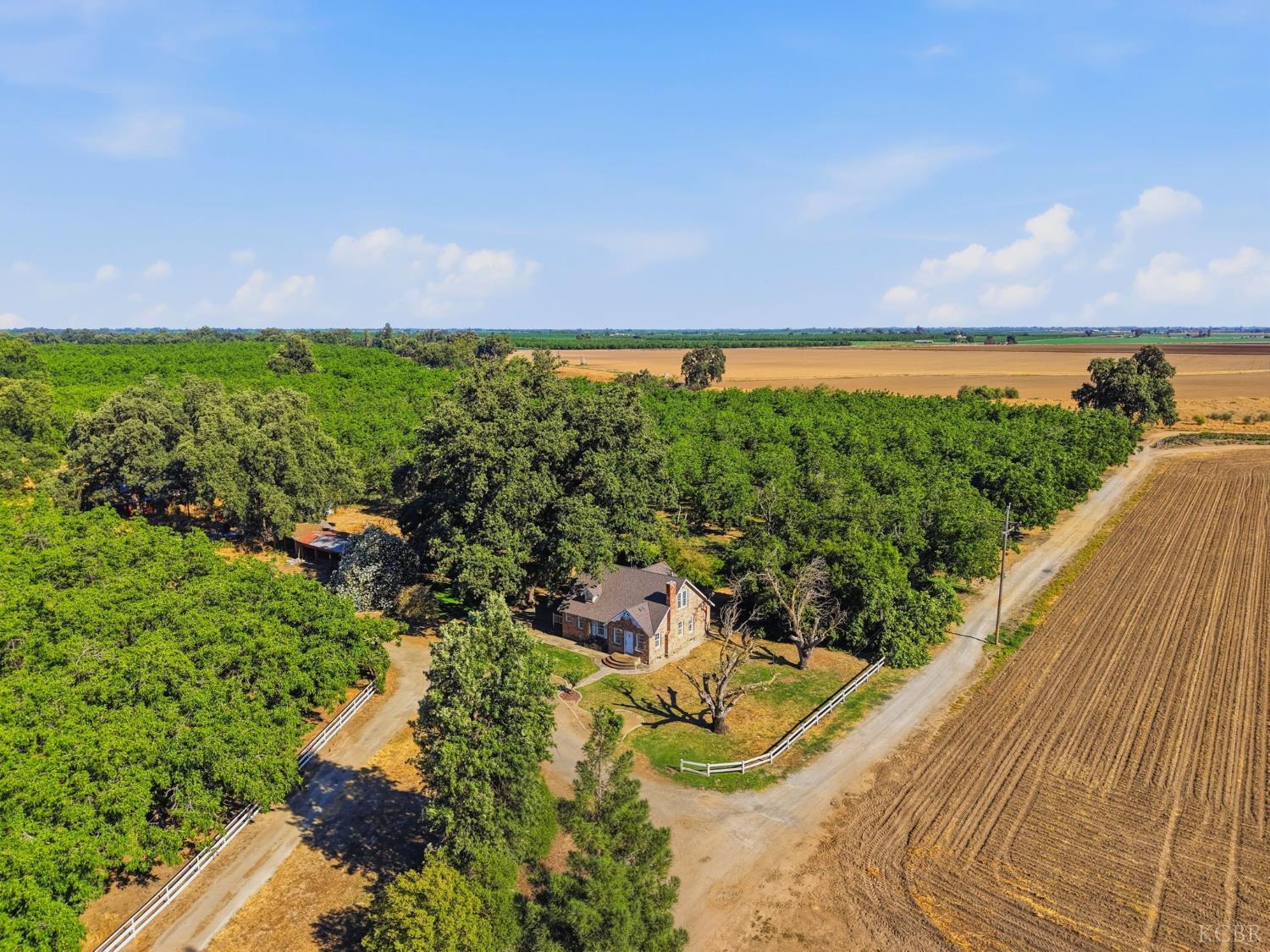 21530 Tiburico Avenue, Laton, CA 93242