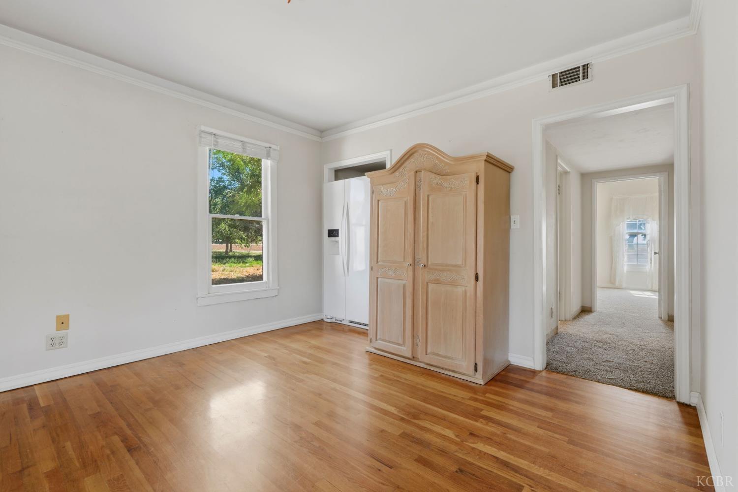 21530 Tiburico Avenue, Laton, CA 93242