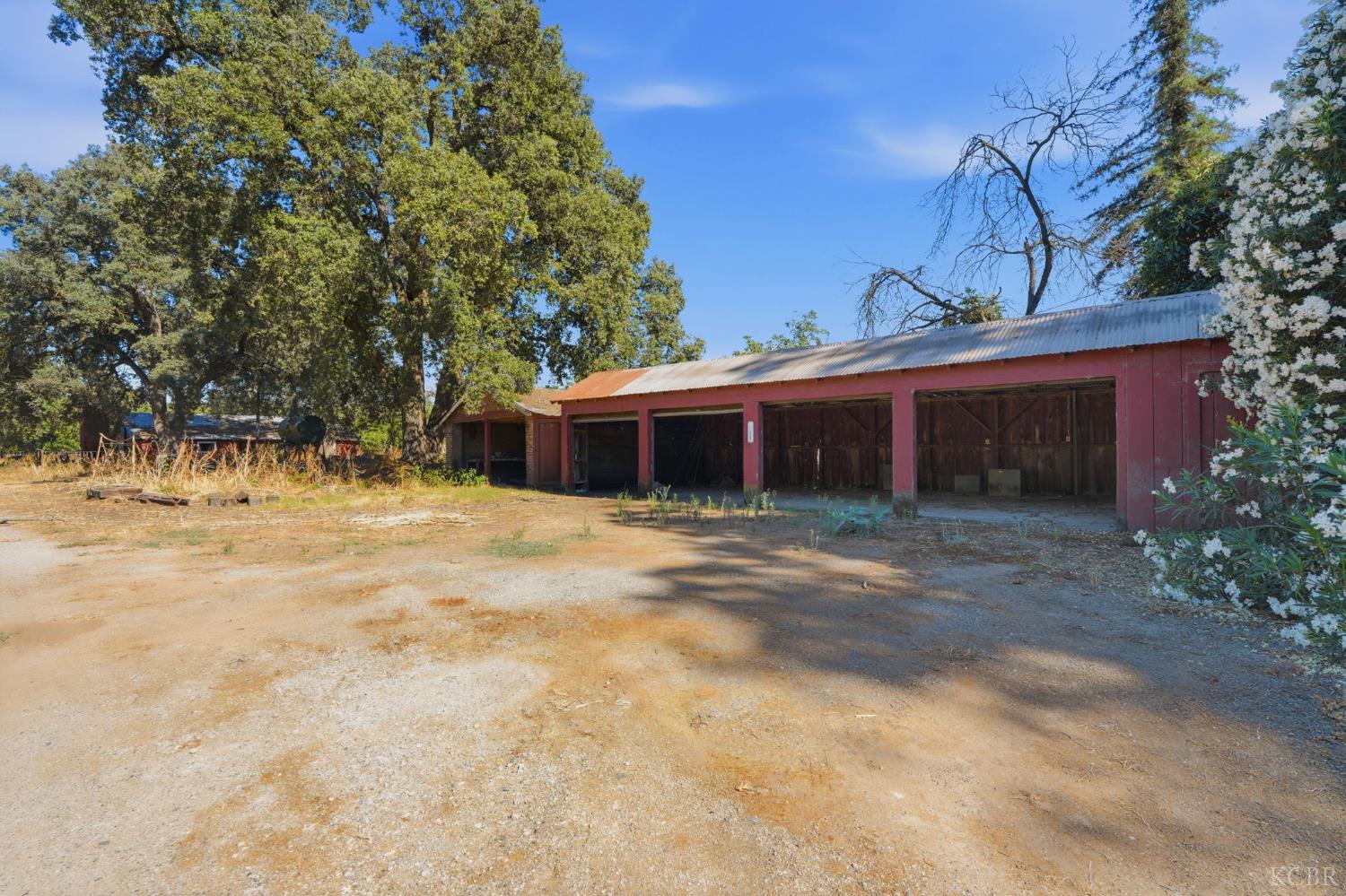21530 Tiburico Avenue, Laton, CA 93242