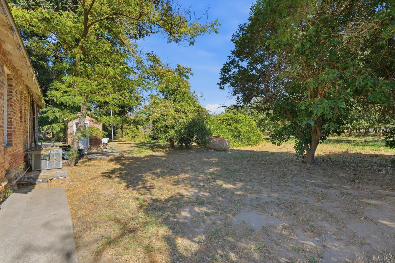 21530 Tiburico Avenue, Laton, CA 93242