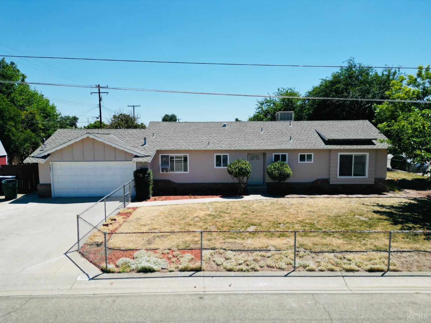 2081 E Stockham Ave, Tulare, CA 93274
