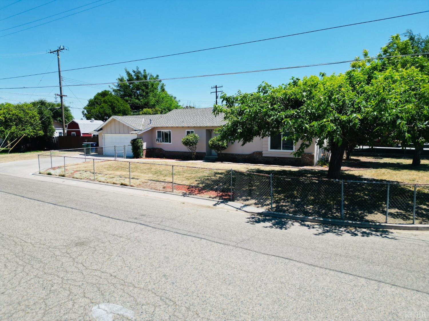 2081 E Stockham Ave, Tulare, CA 93274