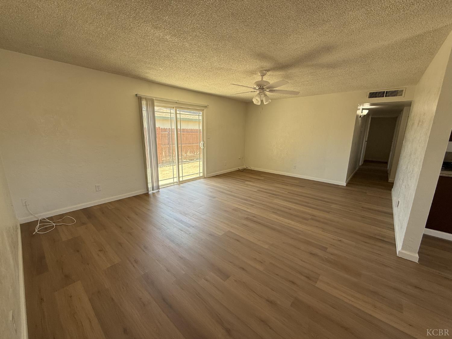 2081 E Stockham Ave, Tulare, CA 93274