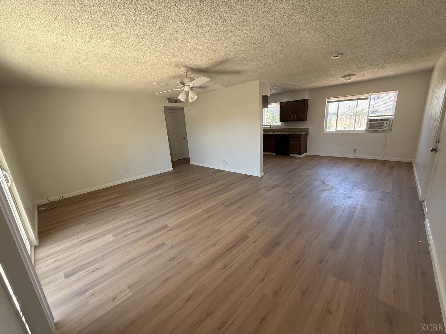 2081 E Stockham Ave, Tulare, CA 93274