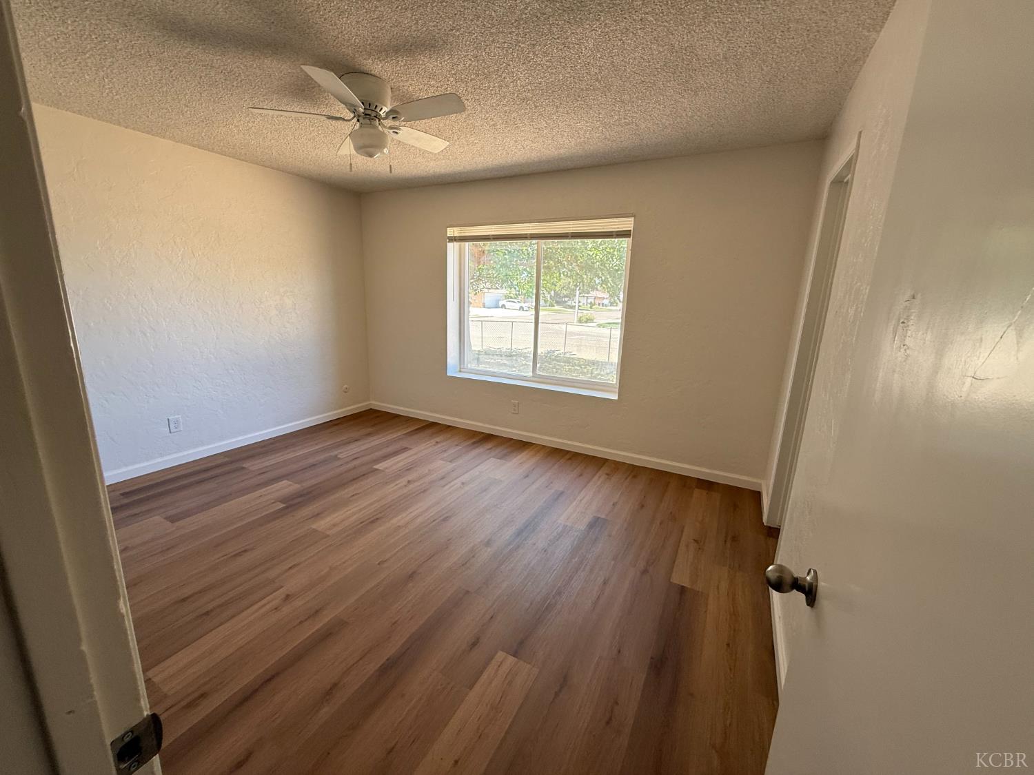 2081 E Stockham Ave, Tulare, CA 93274