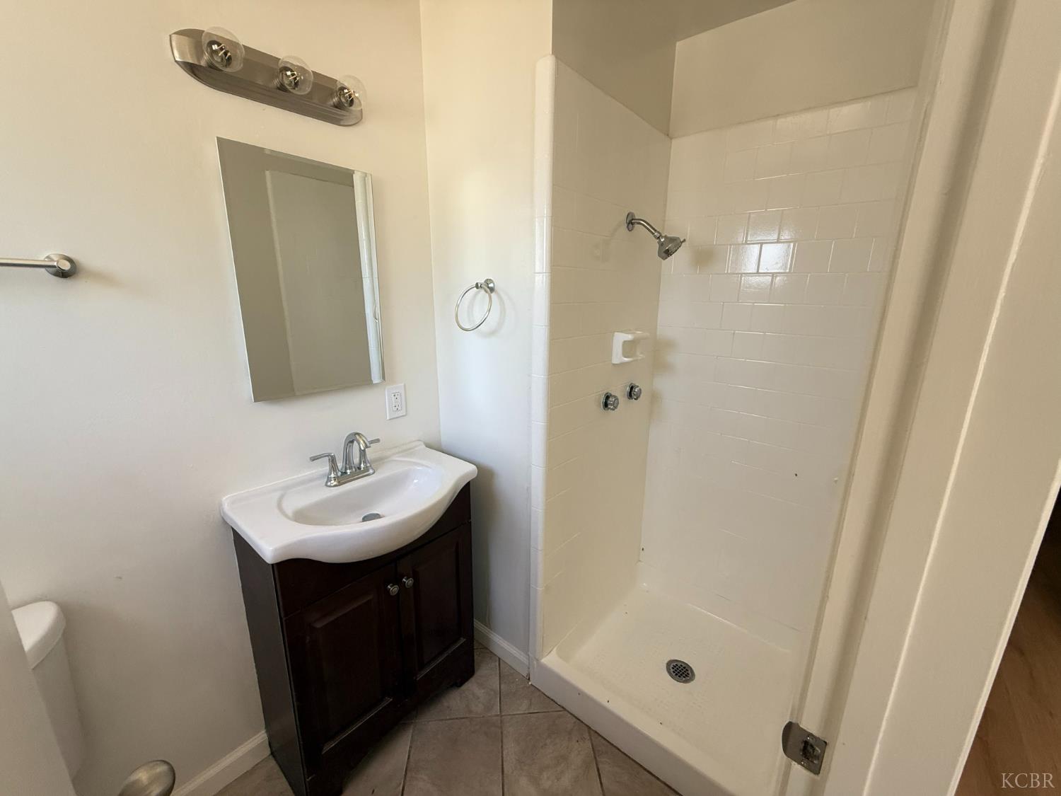 2081 E Stockham Ave, Tulare, CA 93274