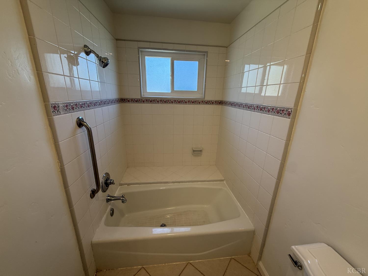 2081 E Stockham Ave, Tulare, CA 93274
