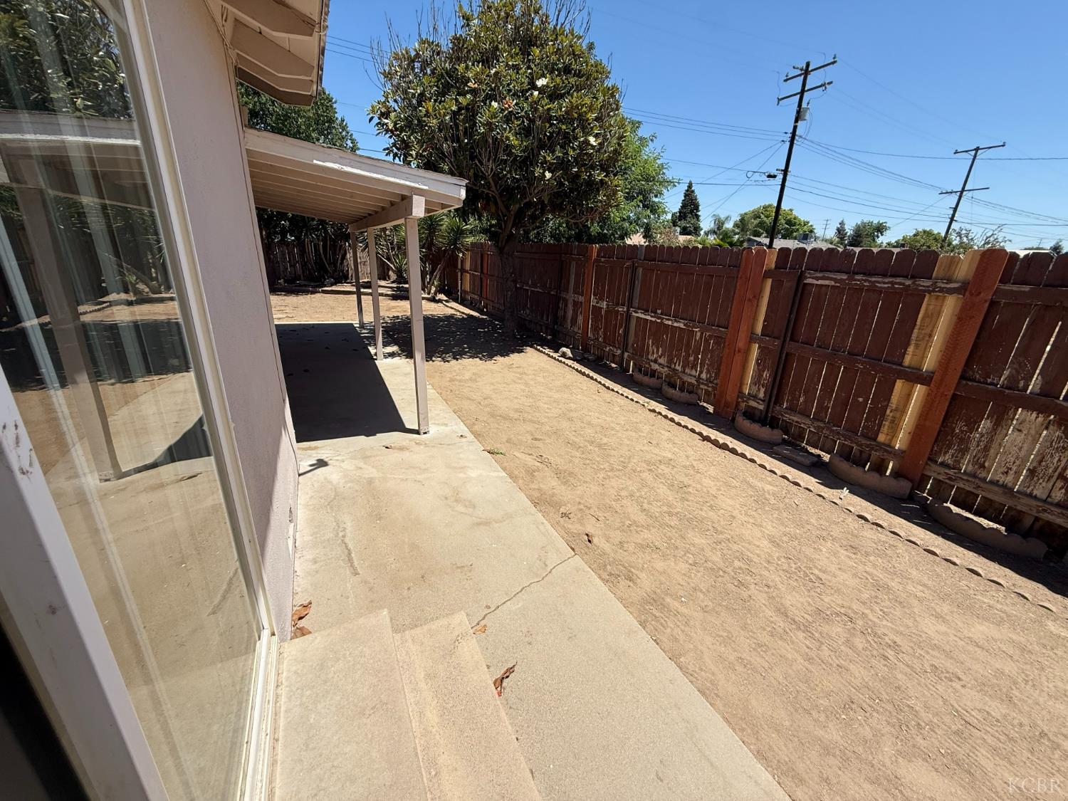 2081 E Stockham Ave, Tulare, CA 93274