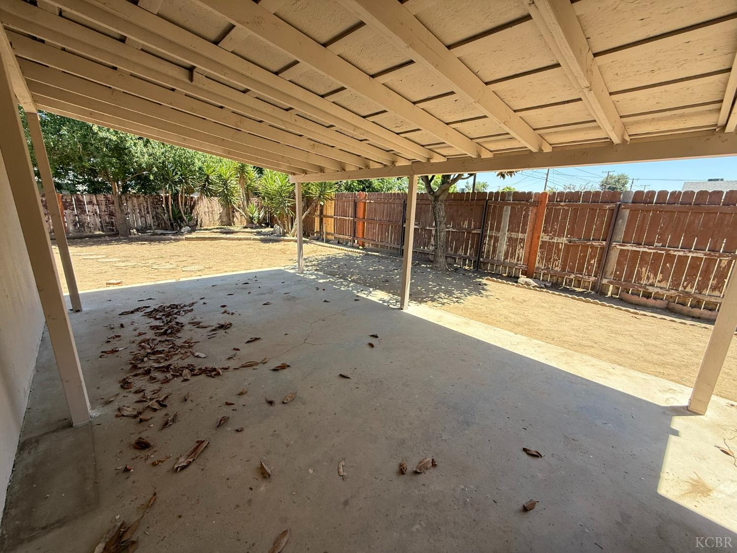2081 E Stockham Ave, Tulare, CA 93274