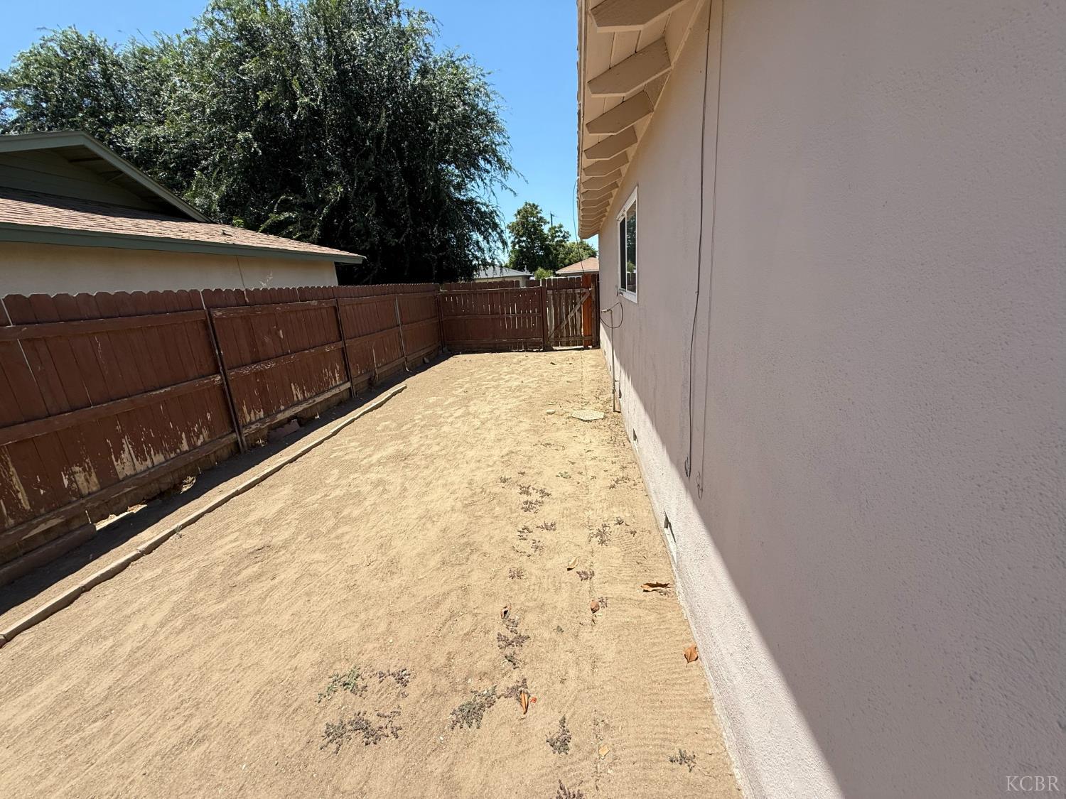 2081 E Stockham Ave, Tulare, CA 93274