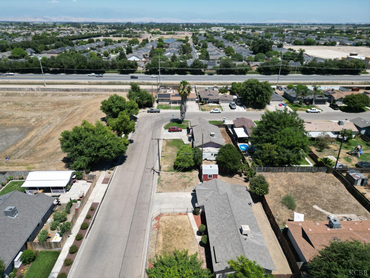 2081 E Stockham Ave, Tulare, CA 93274