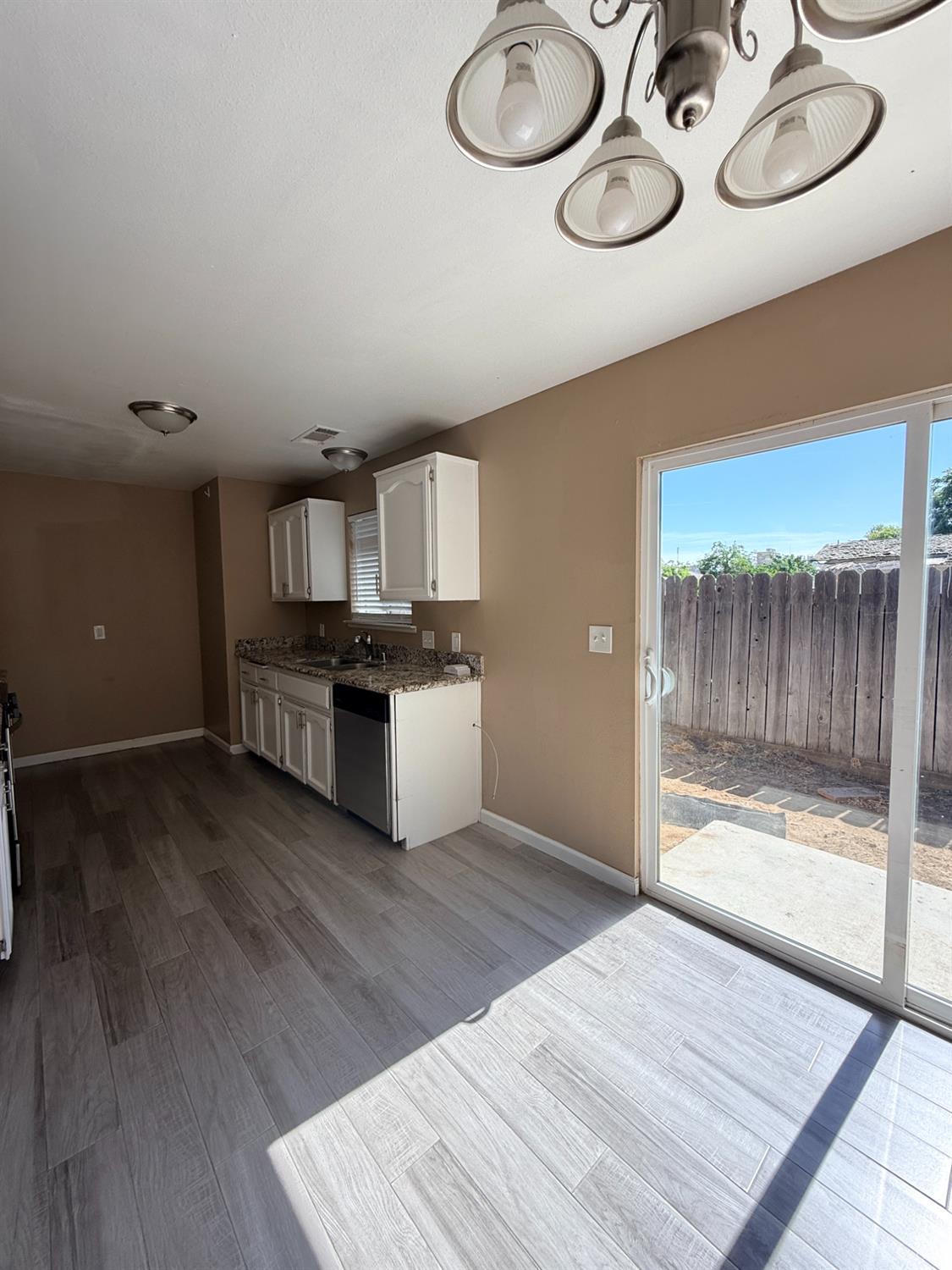 613 Follett St, Lemoore, CA 93245