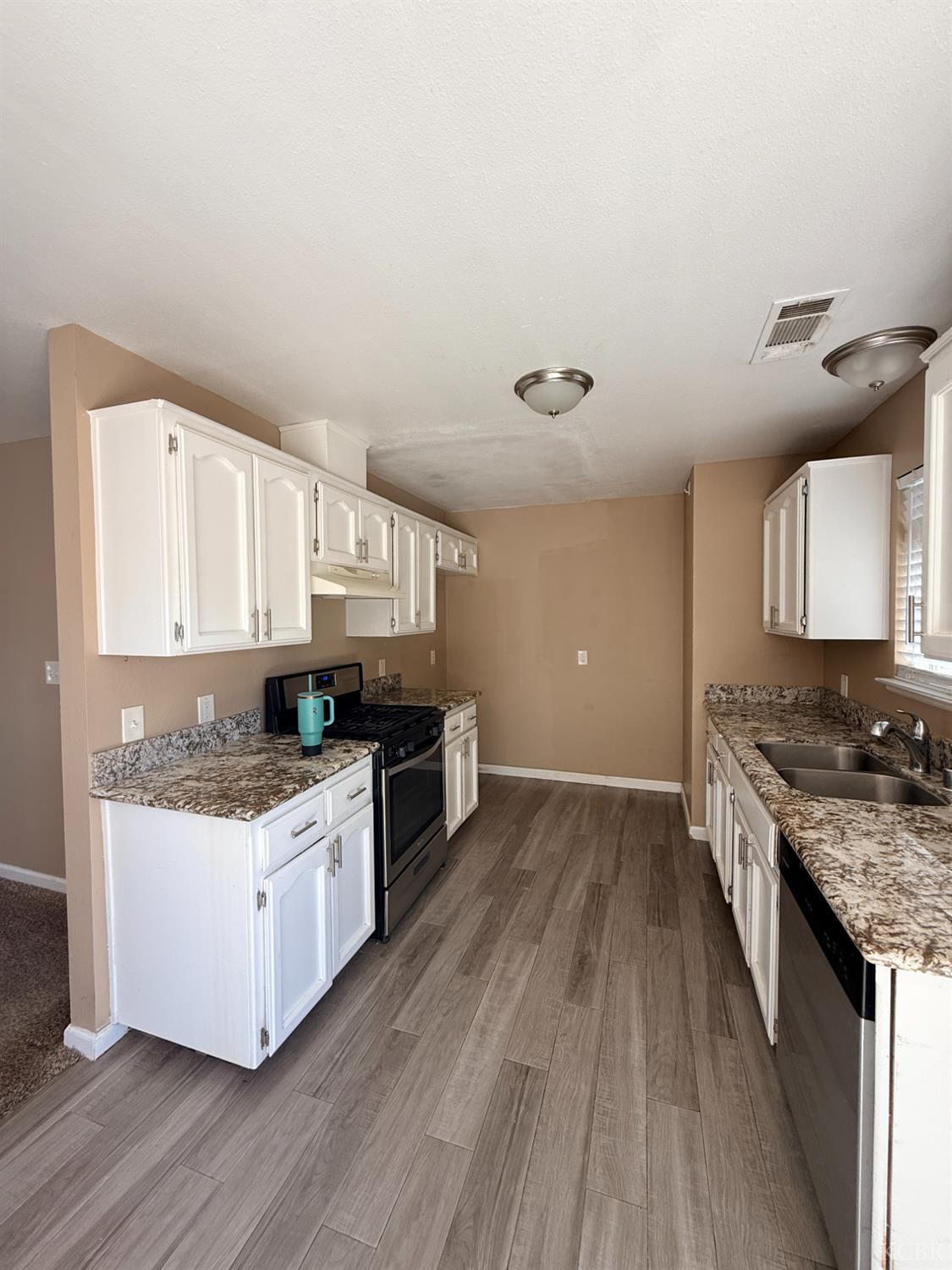 613 Follett St, Lemoore, CA 93245