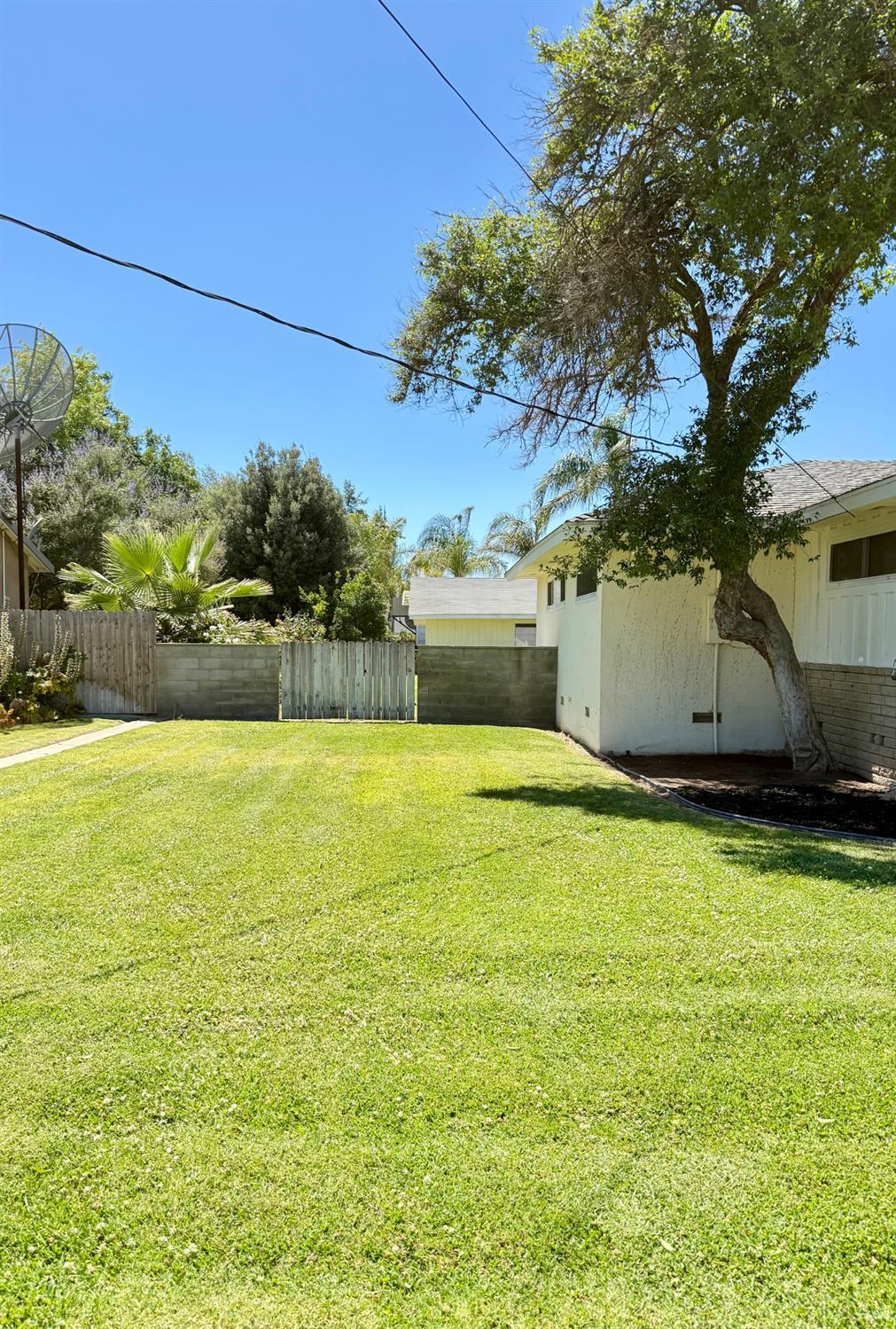 2180 N Douty St, Hanford, CA 93230