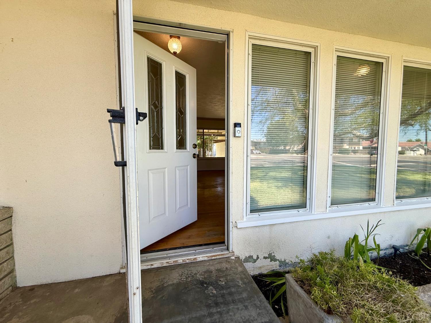 2180 N Douty St, Hanford, CA 93230