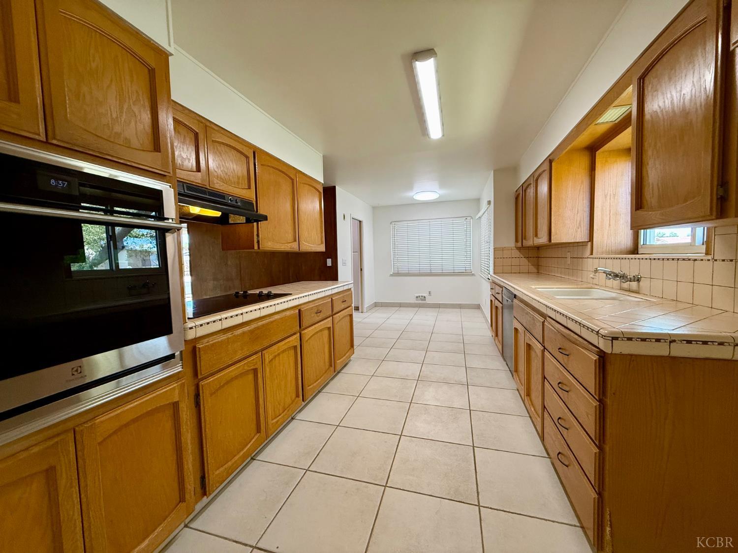 2180 N Douty St, Hanford, CA 93230
