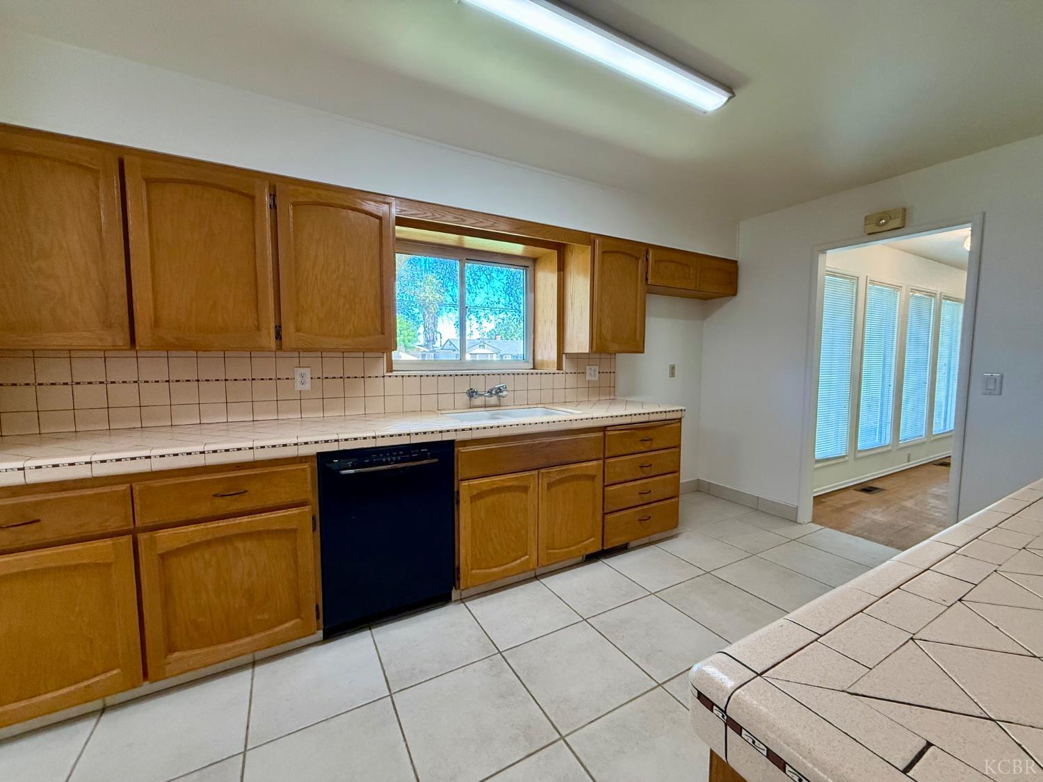 2180 N Douty St, Hanford, CA 93230