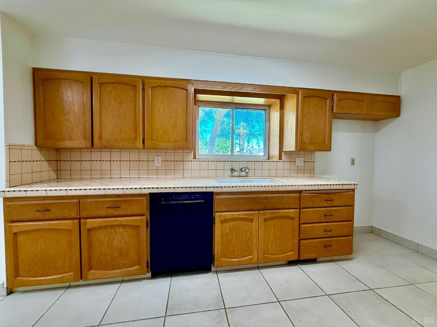 2180 N Douty St, Hanford, CA 93230