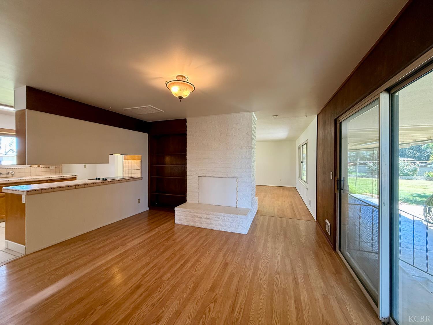 2180 N Douty St, Hanford, CA 93230