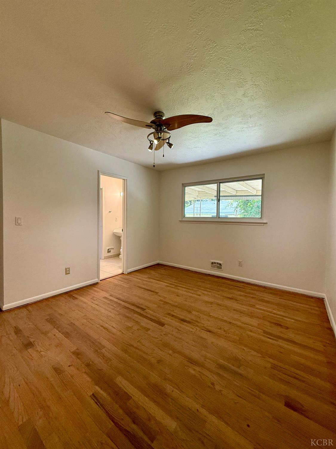 2180 N Douty St, Hanford, CA 93230