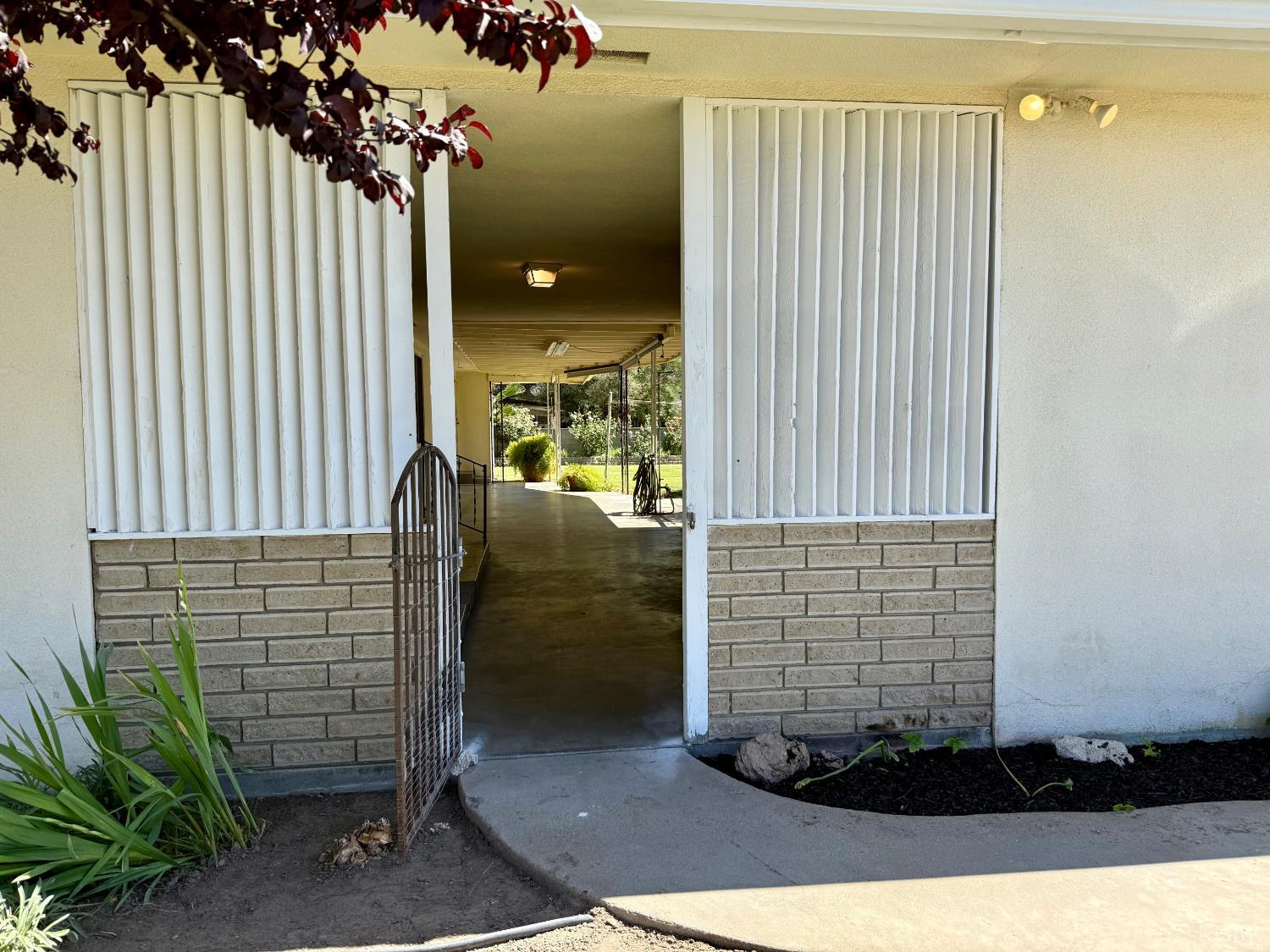 2180 N Douty St, Hanford, CA 93230