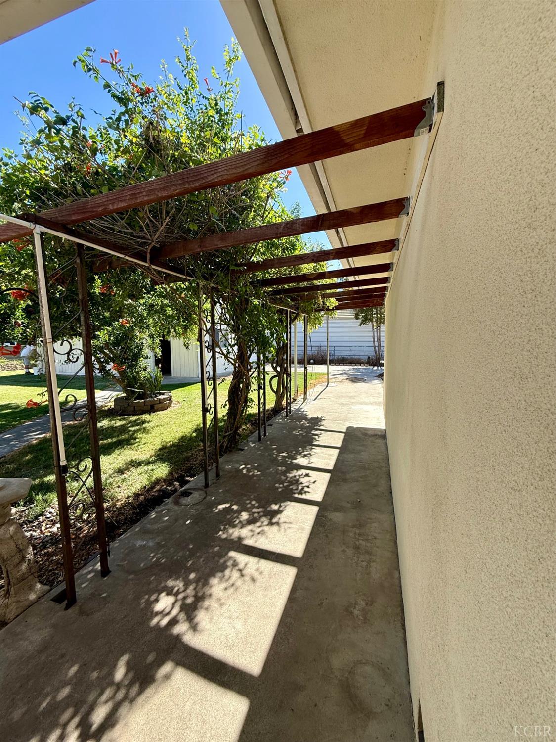 2180 N Douty St, Hanford, CA 93230