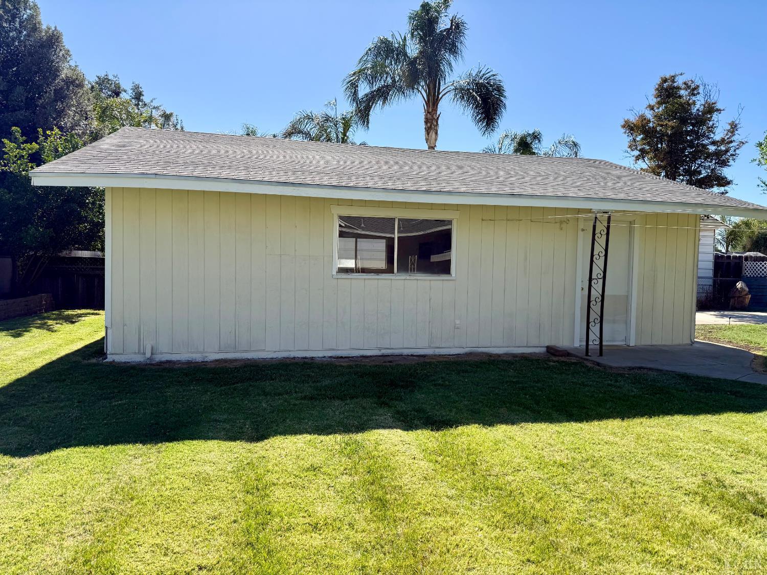2180 N Douty St, Hanford, CA 93230