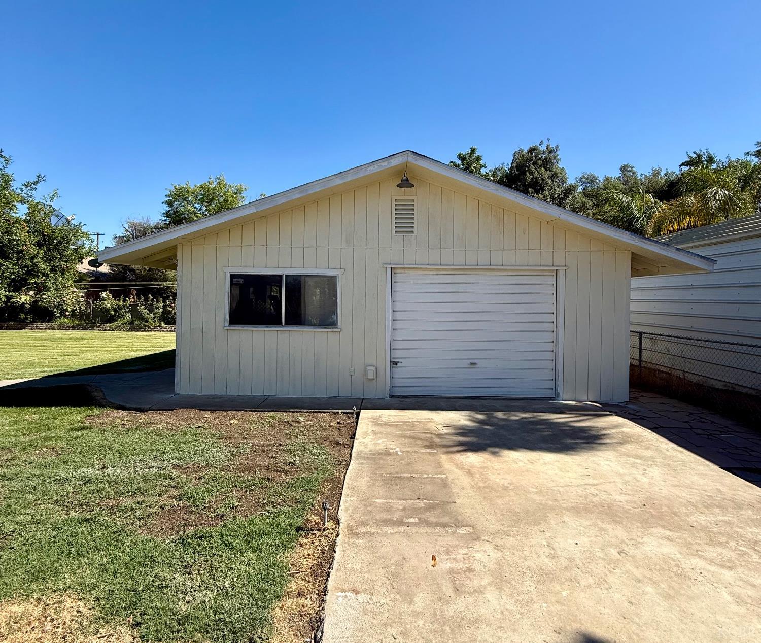 2180 N Douty St, Hanford, CA 93230