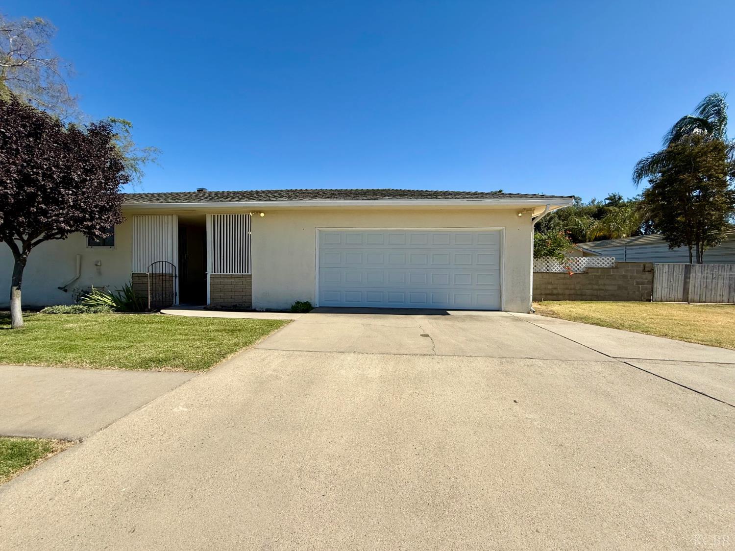 2180 N Douty St, Hanford, CA 93230