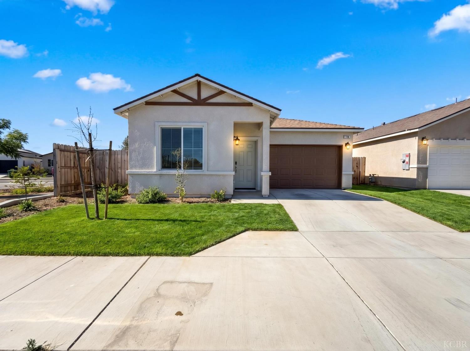 509 Sandtrap Ln, Lemoore, CA 93245