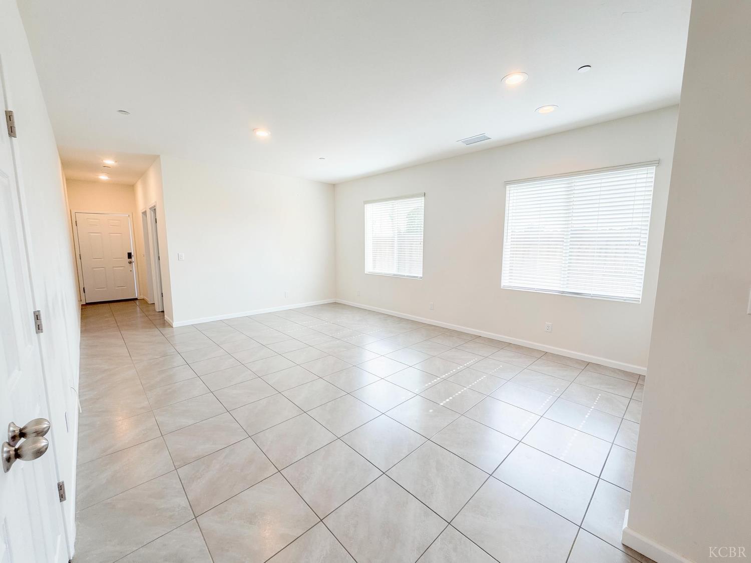 509 Sandtrap Ln, Lemoore, CA 93245