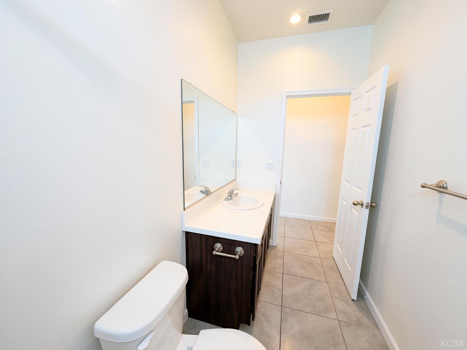 509 Sandtrap Ln, Lemoore, CA 93245