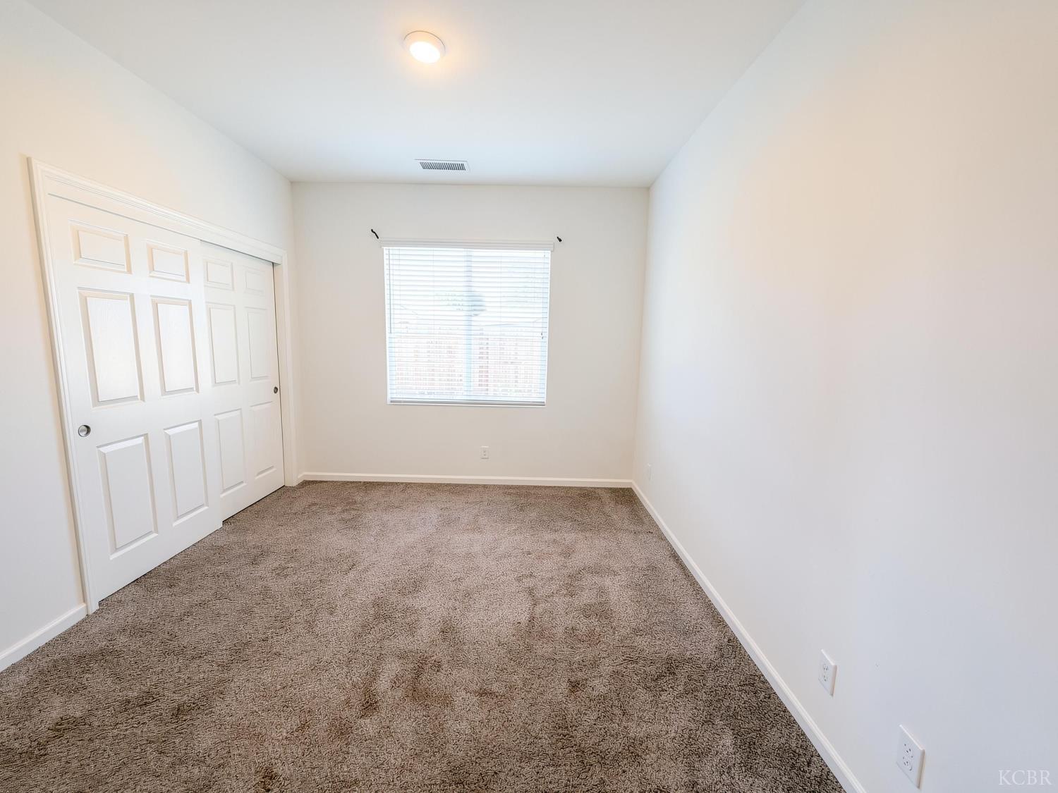 509 Sandtrap Ln, Lemoore, CA 93245