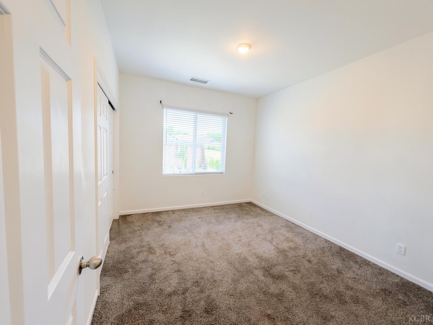 509 Sandtrap Ln, Lemoore, CA 93245