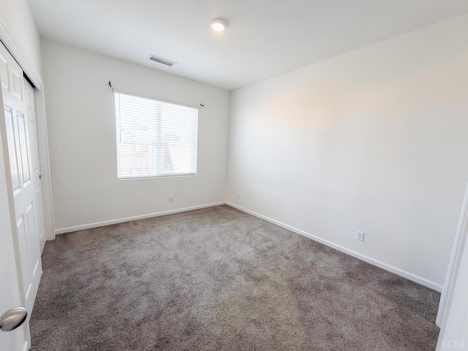509 Sandtrap Ln, Lemoore, CA 93245