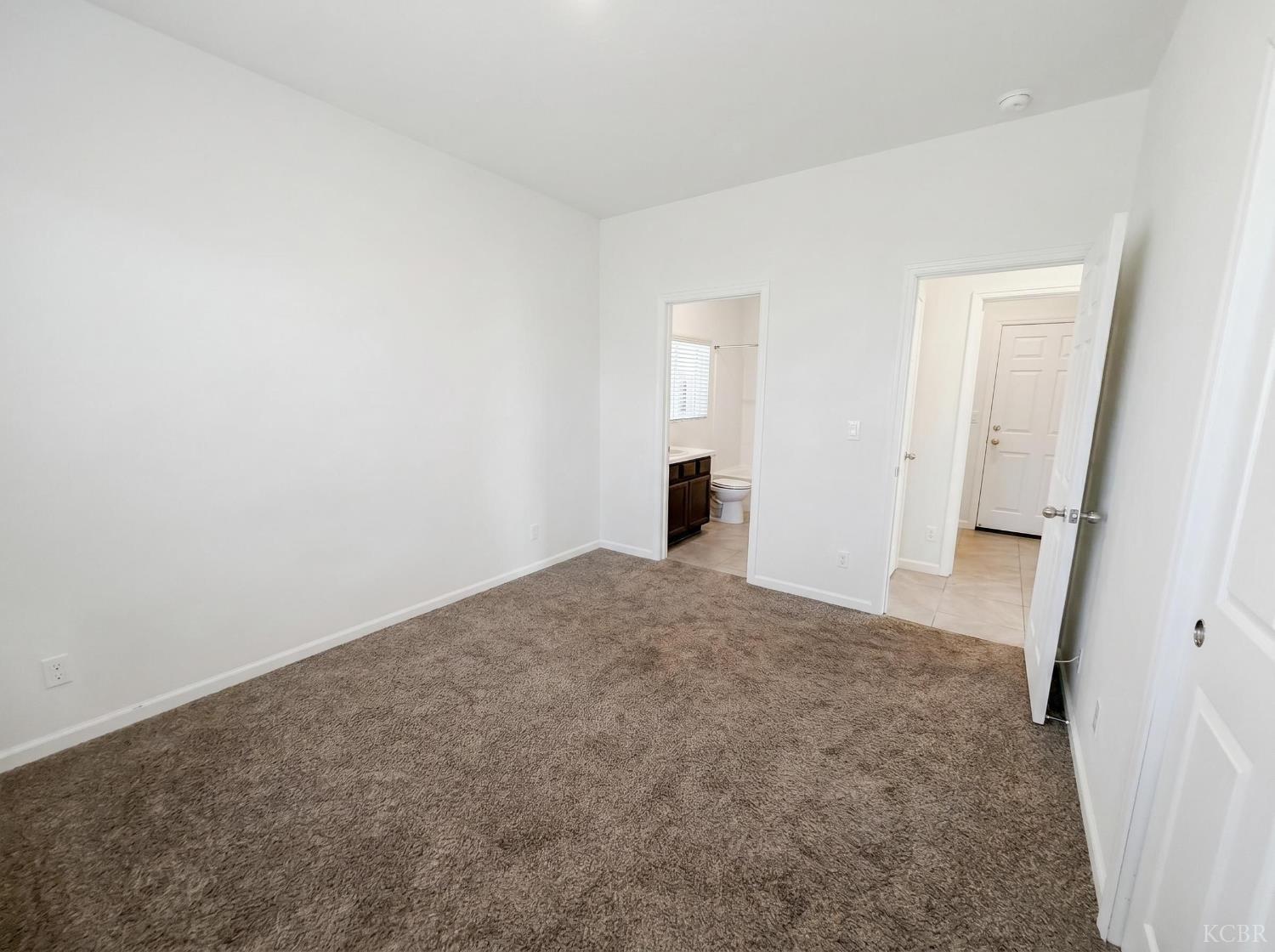509 Sandtrap Ln, Lemoore, CA 93245