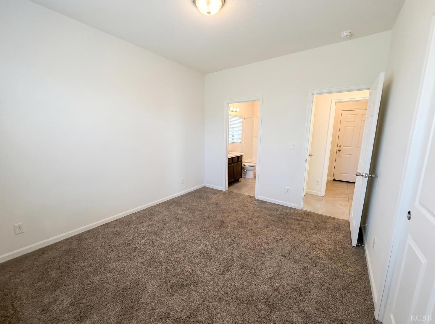509 Sandtrap Ln, Lemoore, CA 93245