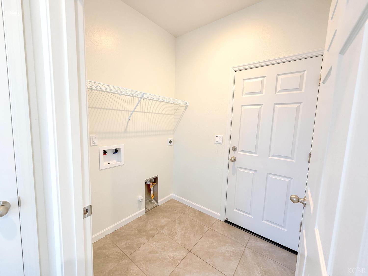 509 Sandtrap Ln, Lemoore, CA 93245