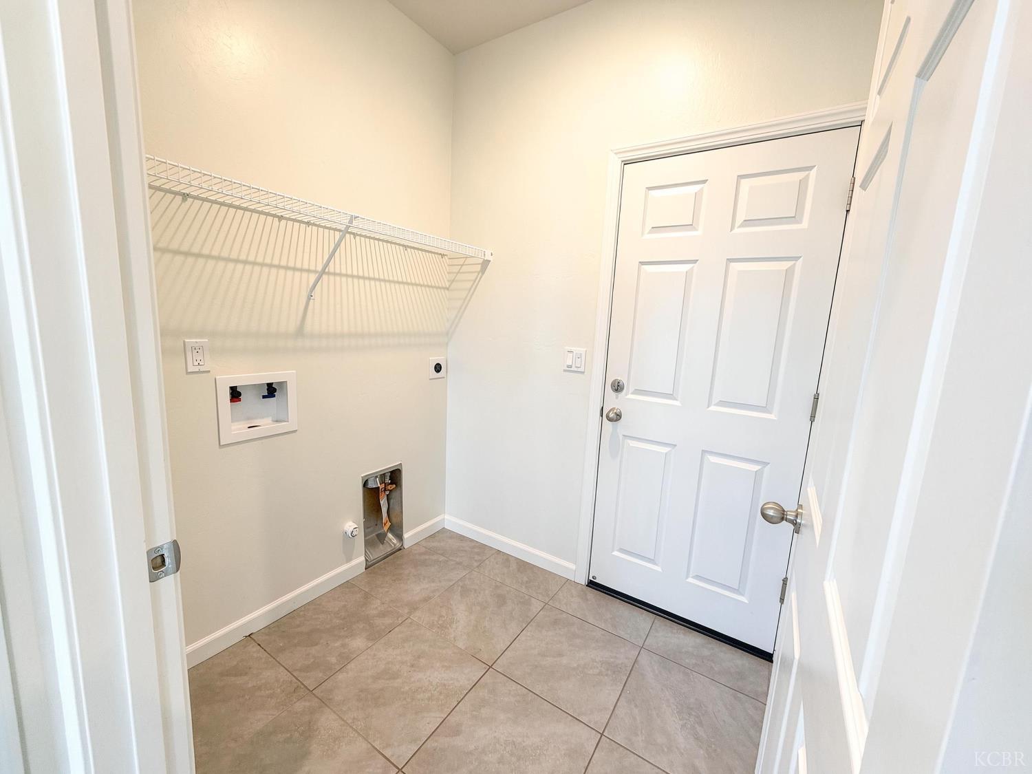 509 Sandtrap Ln, Lemoore, CA 93245