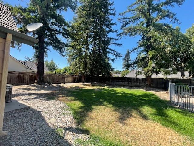 144 E Parkview Ave, Visalia, CA 93277